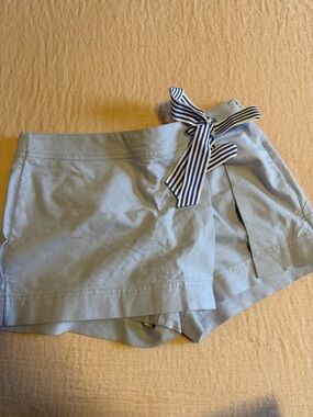 Vineyard Vines Light Blue Skort with Striped Tie